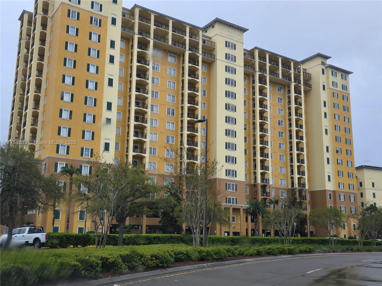 Lake Buena Vista Resort Village is perfect for a family or anyone looking to use as an investment home. This beautiful home comes FULLY FURNISHED with really thought-out details to make you feel right at home. The Community also offers lots of recreational activities. Great investment opportunity!