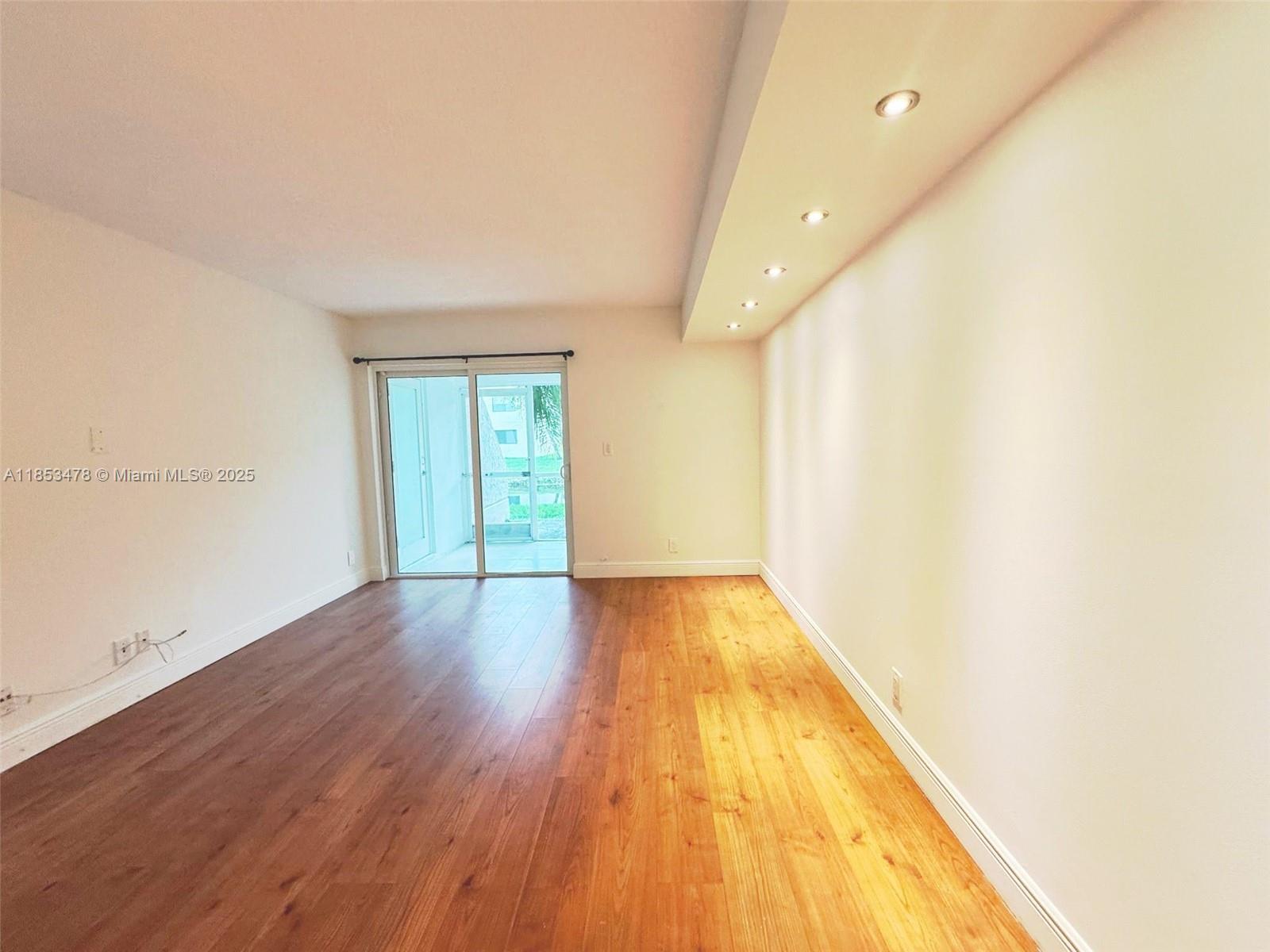 BUILDING THREE OF RACQUET - Residential Lease