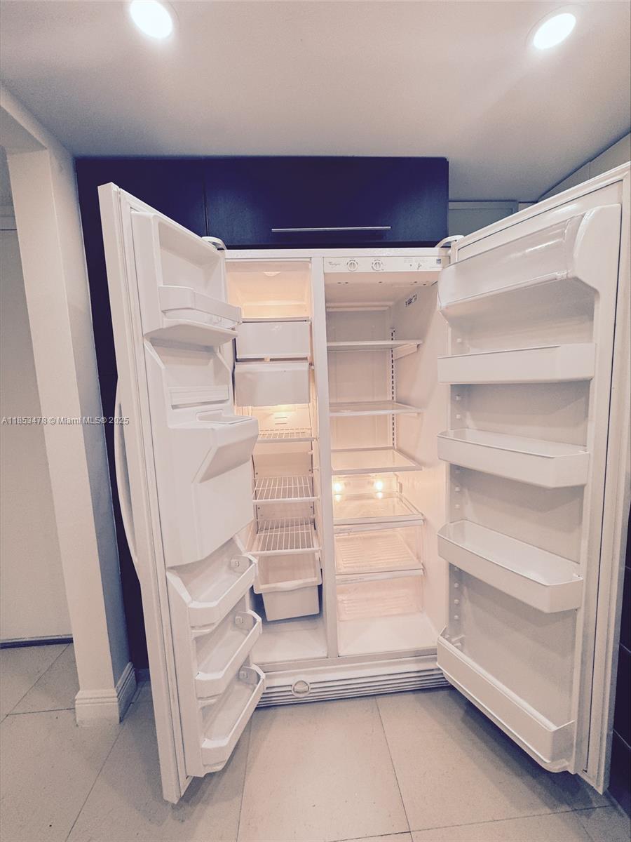 BUILDING THREE OF RACQUET - Residential Lease