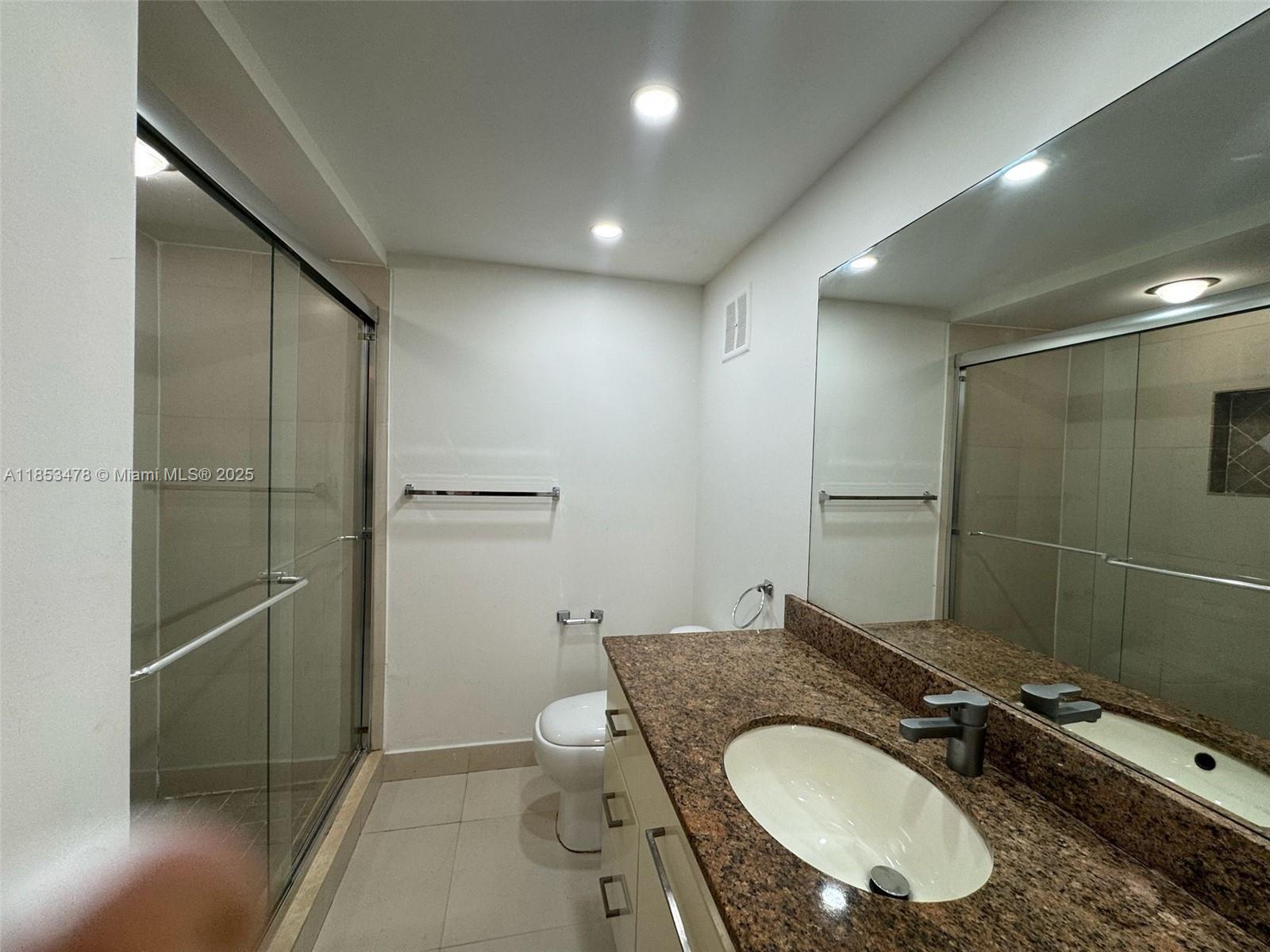 BUILDING THREE OF RACQUET - Residential Lease