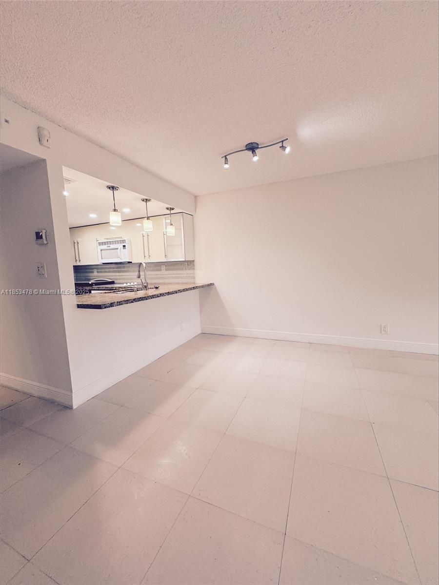 BUILDING THREE OF RACQUET - Residential Lease