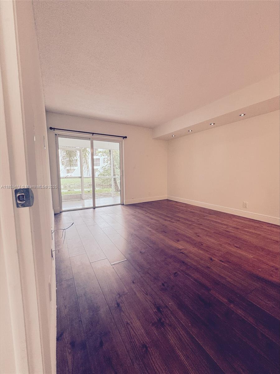 BUILDING THREE OF RACQUET - Residential Lease