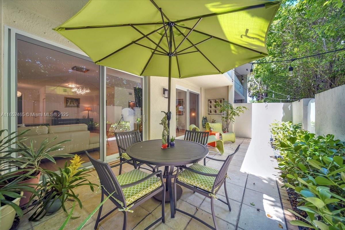 THE TOWNHOMES OF QUAYSIDE - Residential