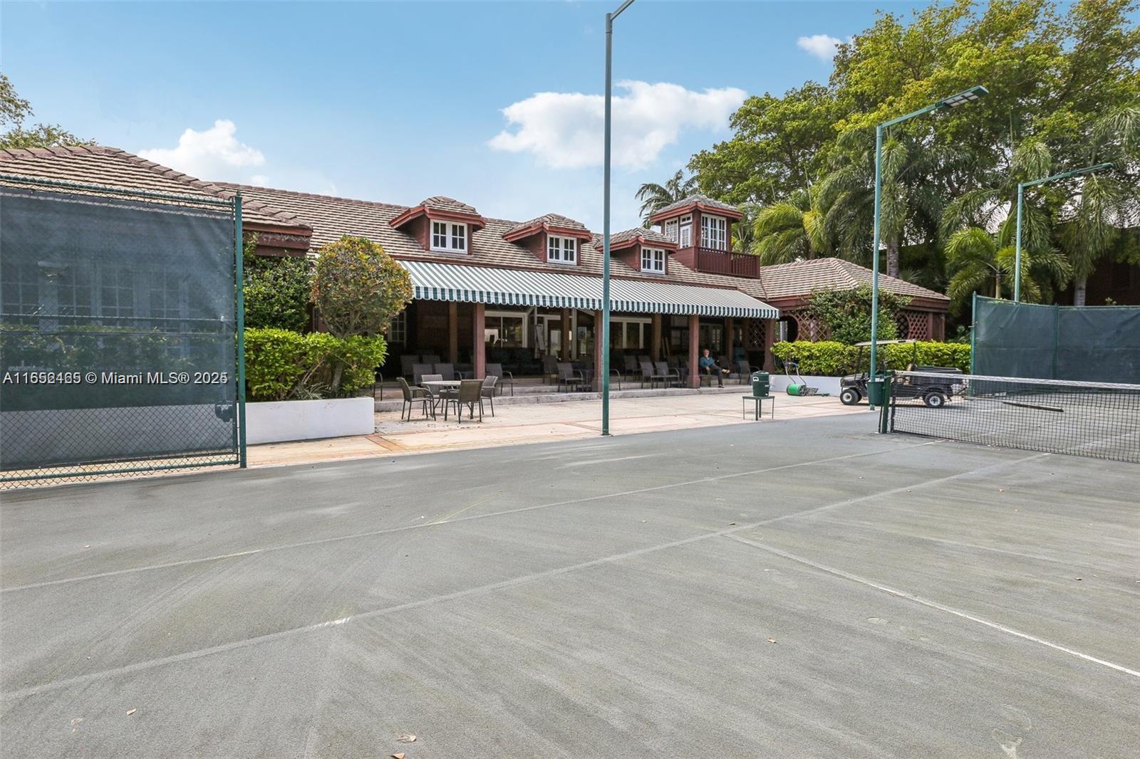 THE TOWNHOMES OF QUAYSIDE - Residential