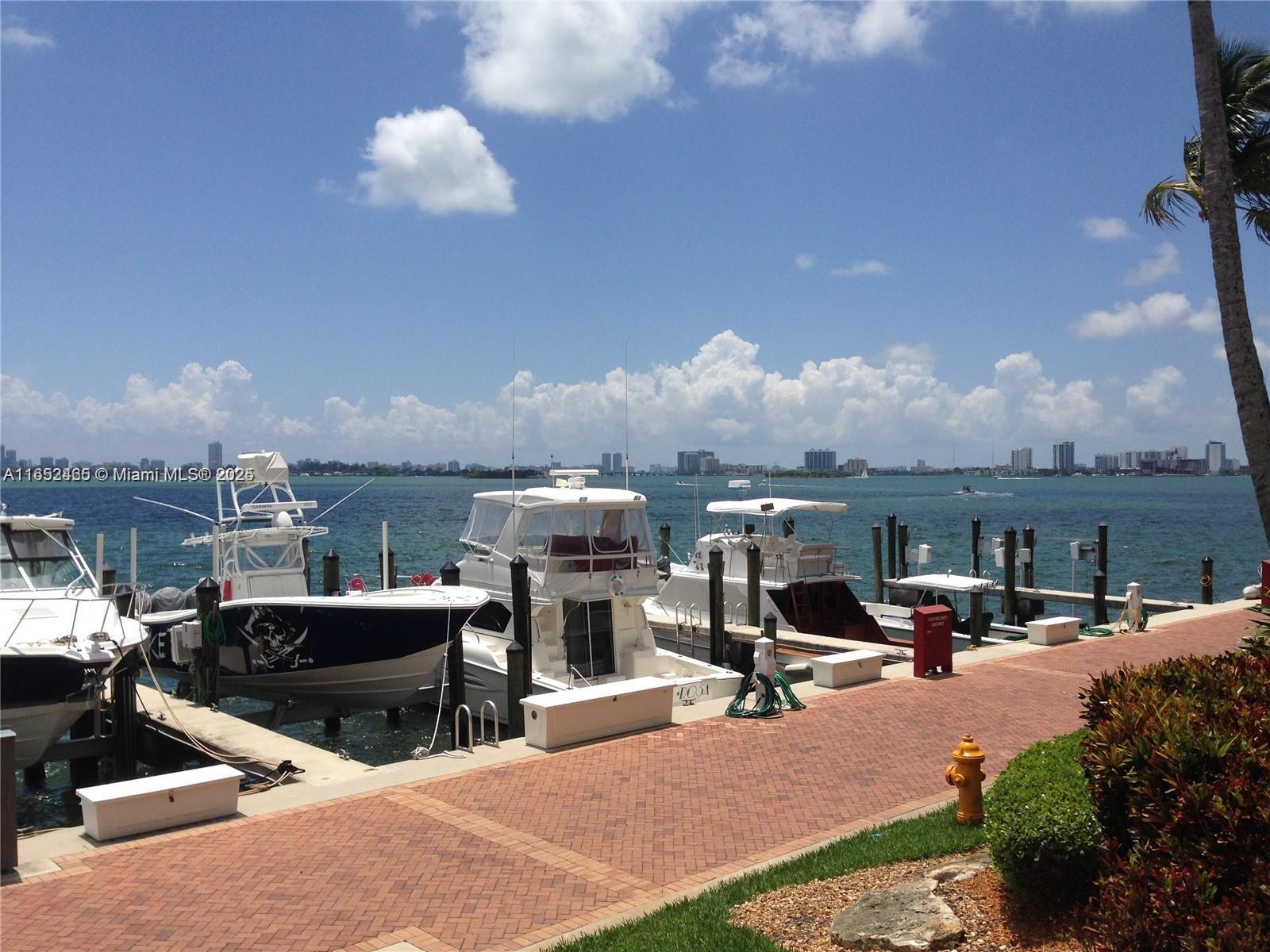 THE TOWNHOMES OF QUAYSIDE - Residential