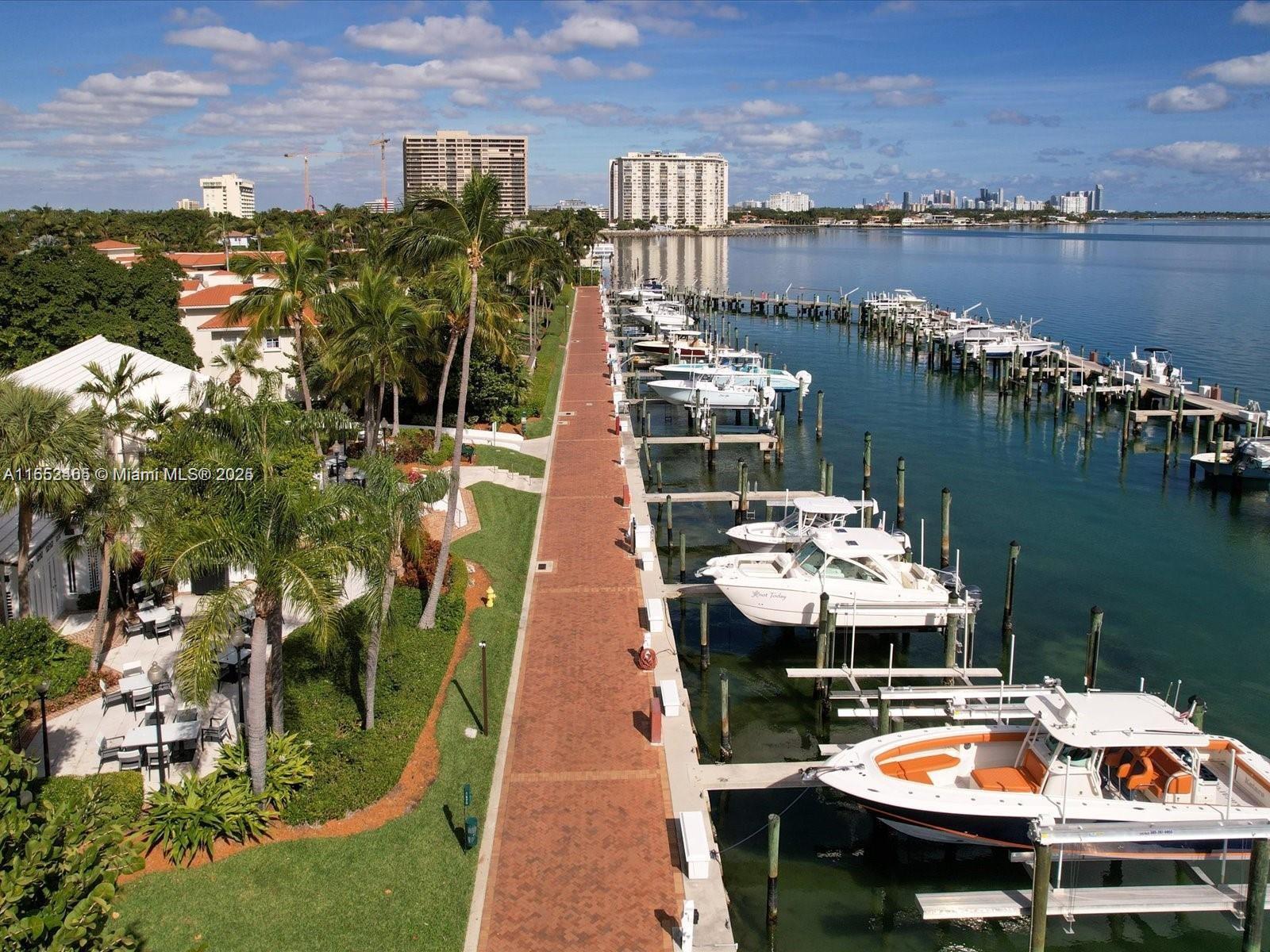 THE TOWNHOMES OF QUAYSIDE - Residential