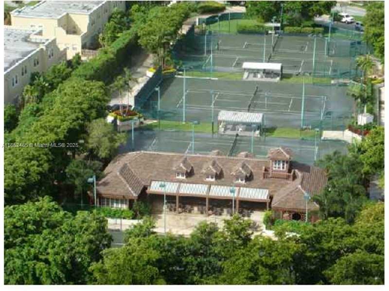 THE TOWNHOMES OF QUAYSIDE - Residential