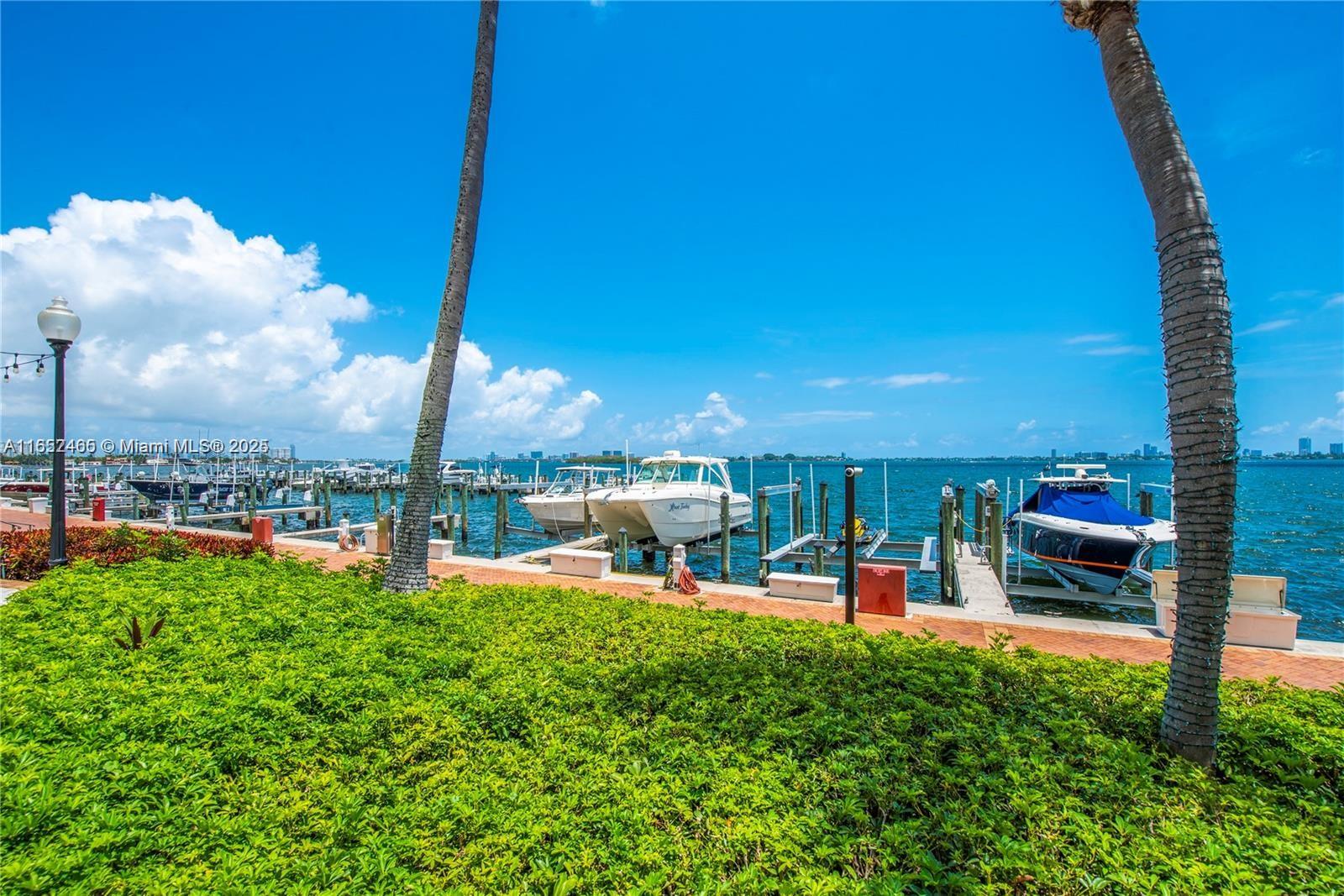 THE TOWNHOMES OF QUAYSIDE - Residential