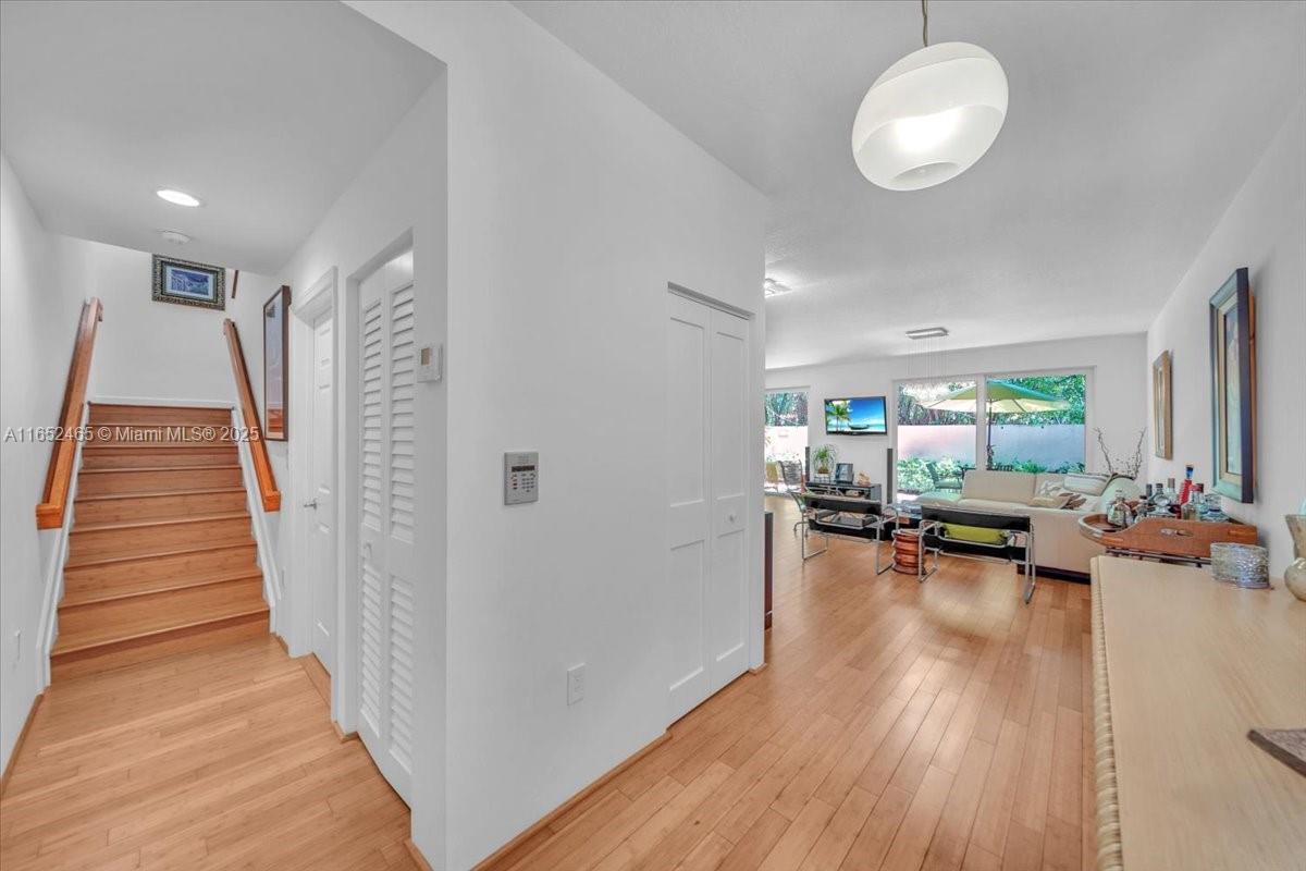 THE TOWNHOMES OF QUAYSIDE - Residential