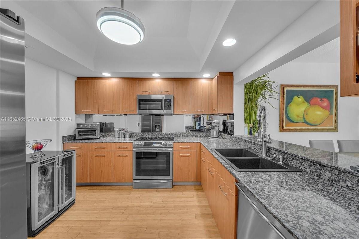 THE TOWNHOMES OF QUAYSIDE - Residential
