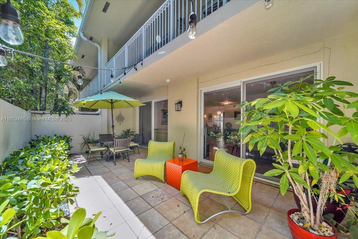 THE TOWNHOMES OF QUAYSIDE - Residential