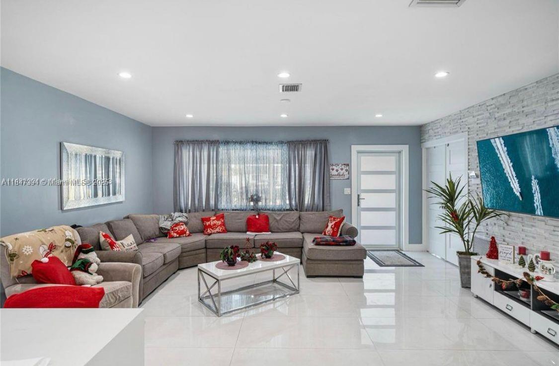 "Welcome to your next home! This gorgeous 3 bed, 3 bath property has it all, spacious interiors, modern touches, and plenty of room for entertaining or relaxing. Enjoy a bright open kitchen, cozy living spaces, and three full bathrooms for added privacy and convenience.