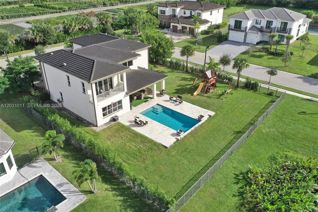 Photo of 6804 N Stillwater Shores Dr, Davie, FL 33314 (MLS # A12031011)