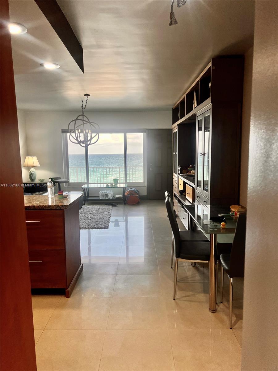 MAINSAIL CONDOMINIUM - Residential Lease
