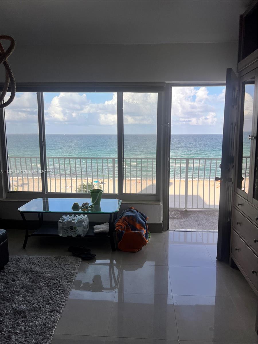 MAINSAIL CONDOMINIUM - Residential Lease