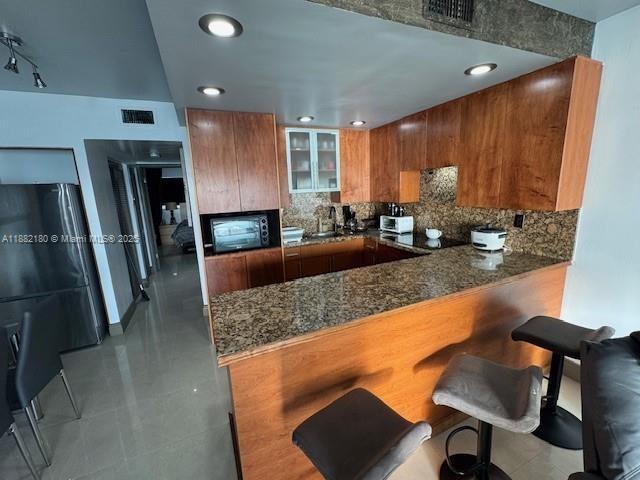 MAINSAIL CONDOMINIUM - Residential Lease