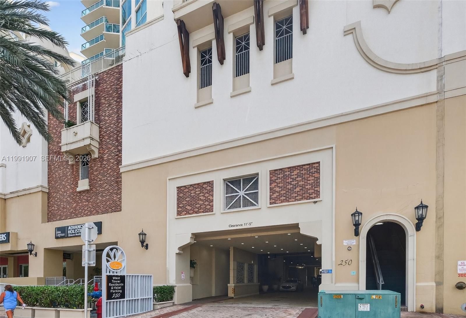 ST TROPEZ ON THE BAY III - Residential