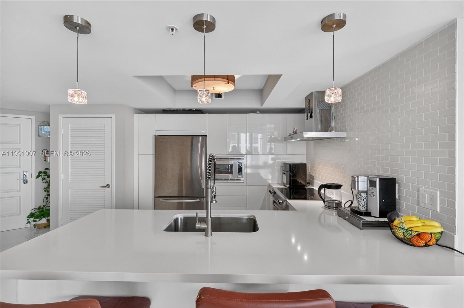 ST TROPEZ ON THE BAY III - Residential