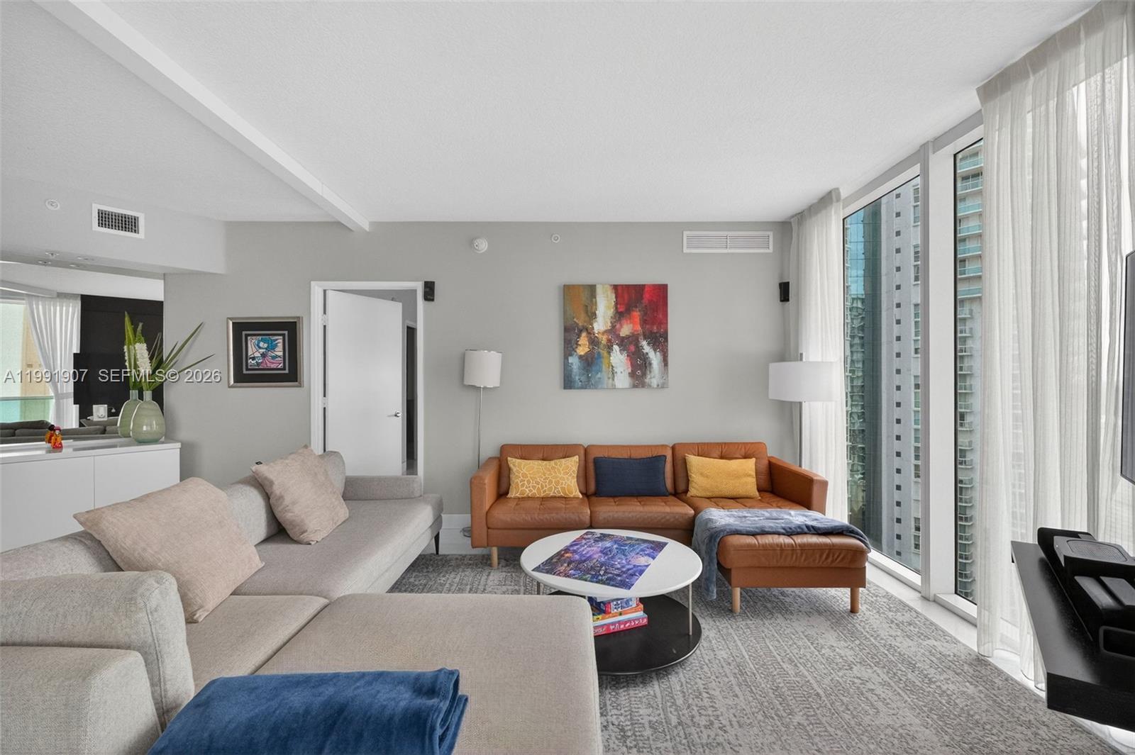 ST TROPEZ ON THE BAY III - Residential