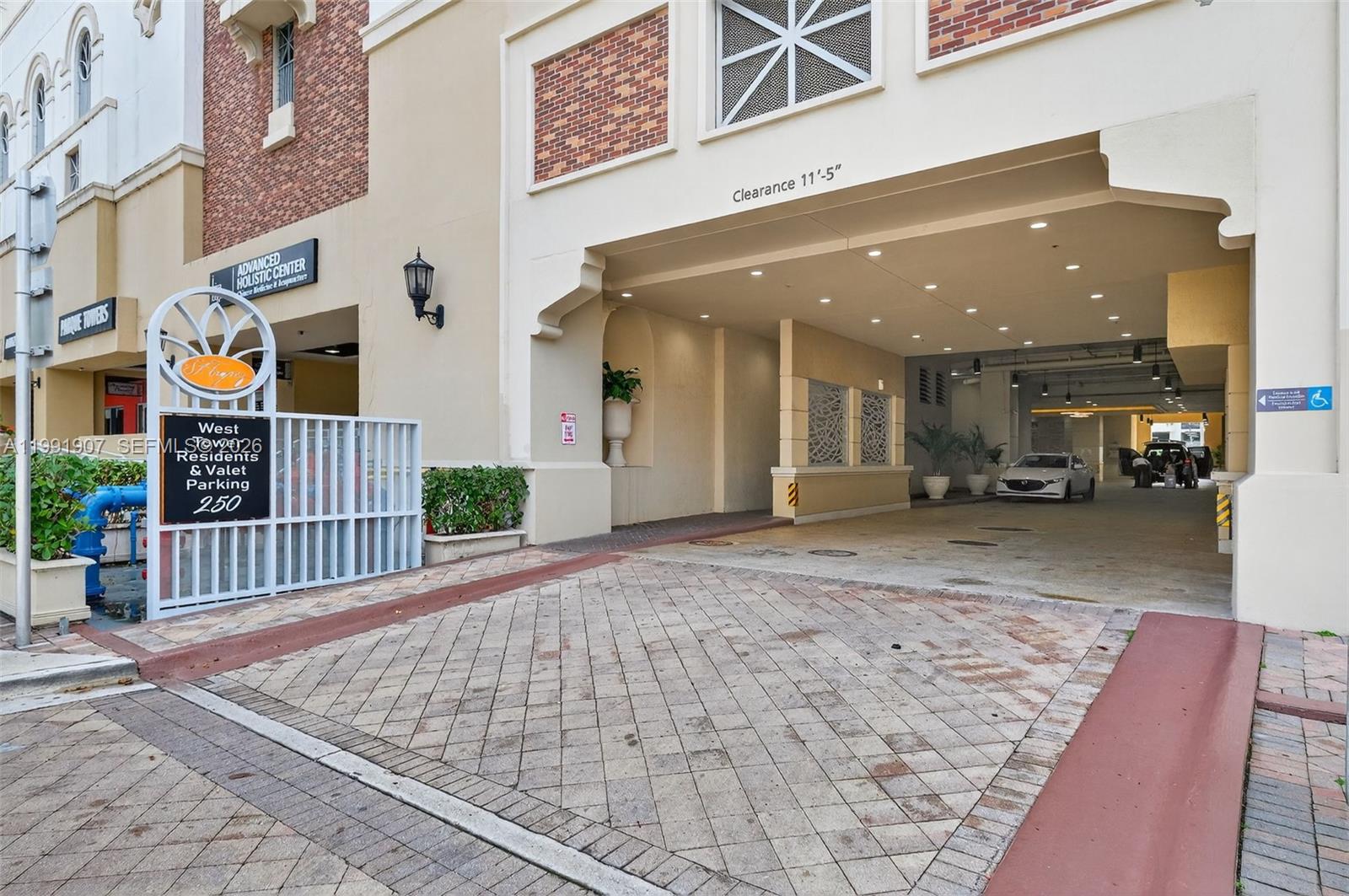 ST TROPEZ ON THE BAY III - Residential