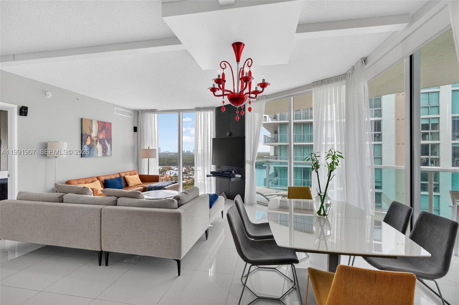 ST TROPEZ ON THE BAY III - Residential