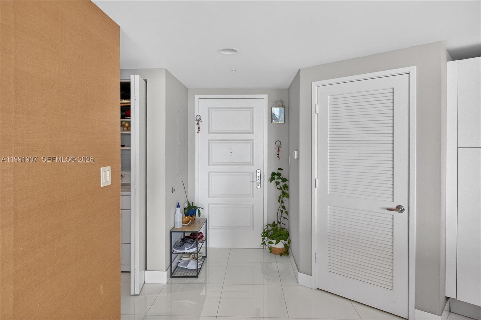 ST TROPEZ ON THE BAY III - Residential