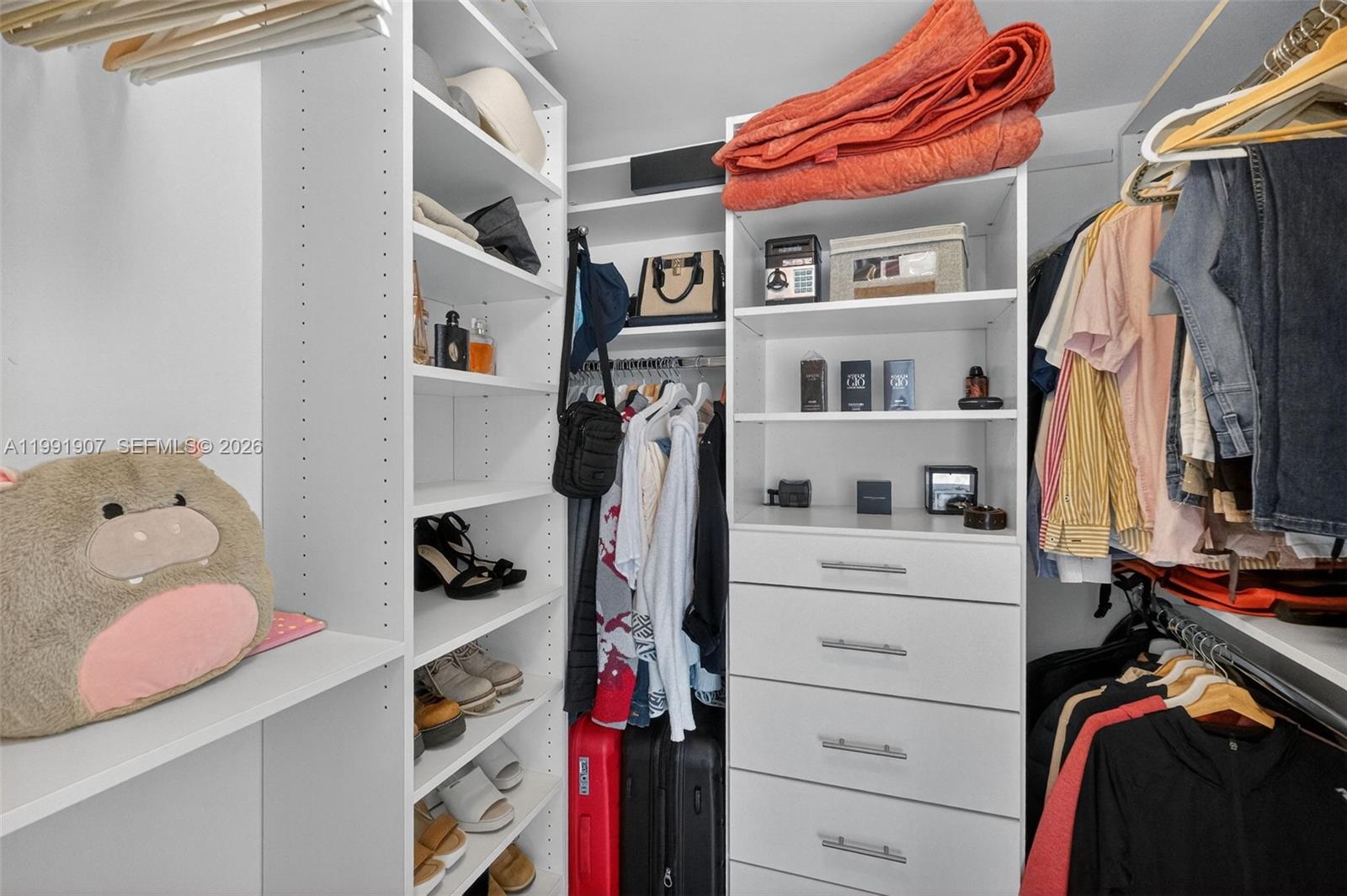 ST TROPEZ ON THE BAY III - Residential