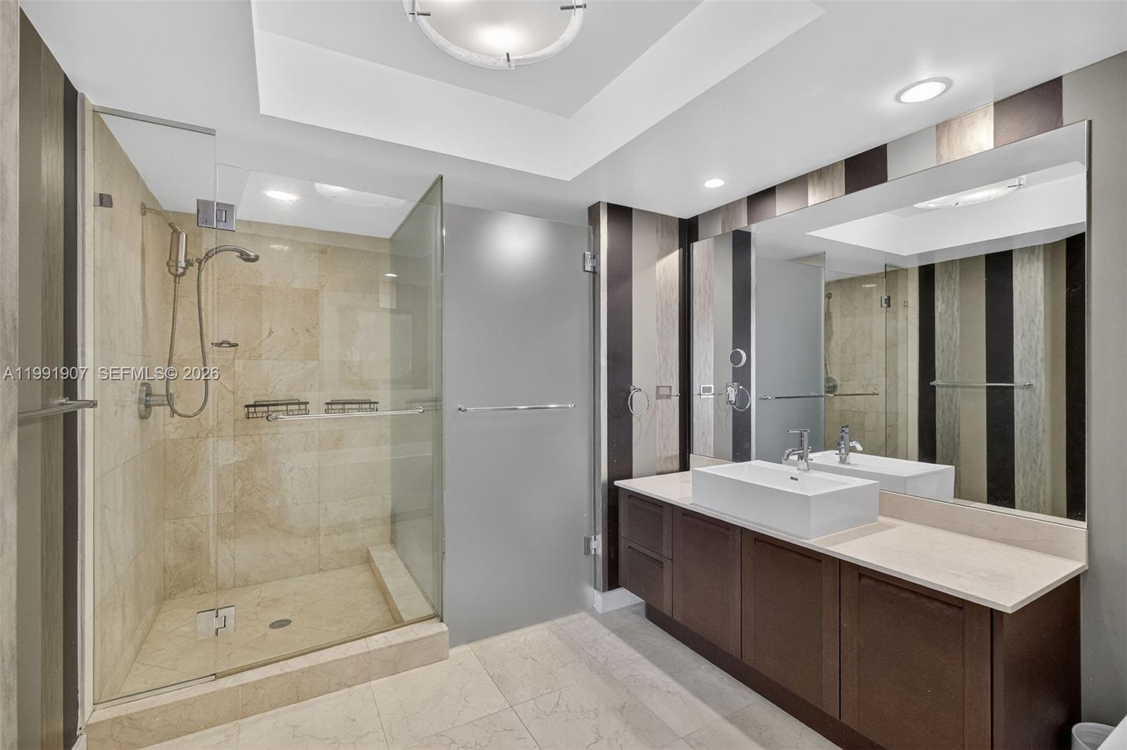 ST TROPEZ ON THE BAY III - Residential