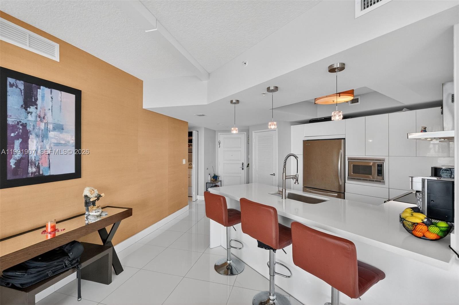 ST TROPEZ ON THE BAY III - Residential