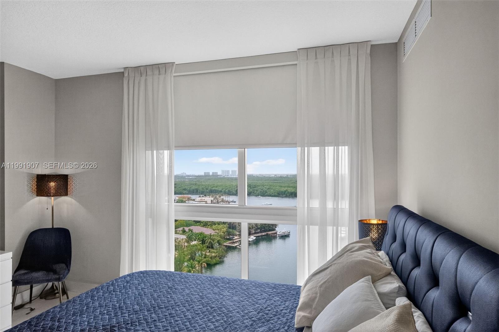 ST TROPEZ ON THE BAY III - Residential