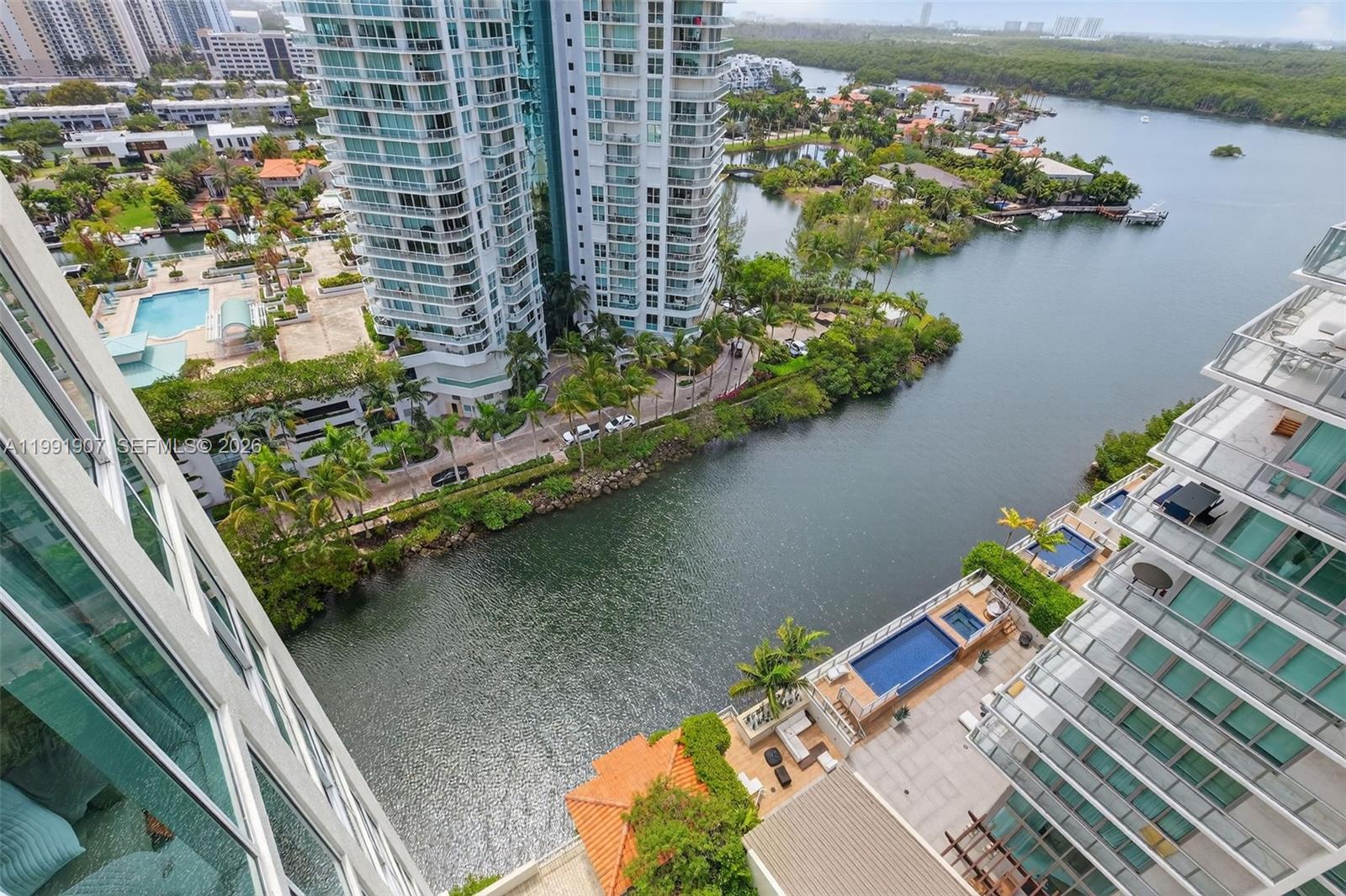 ST TROPEZ ON THE BAY III - Residential