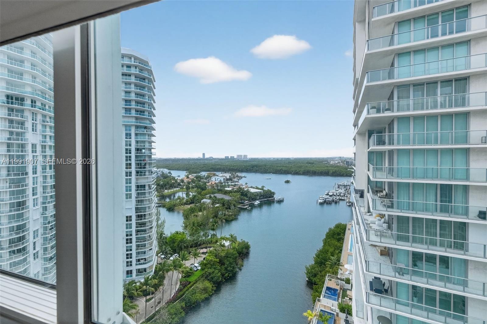 ST TROPEZ ON THE BAY III - Residential