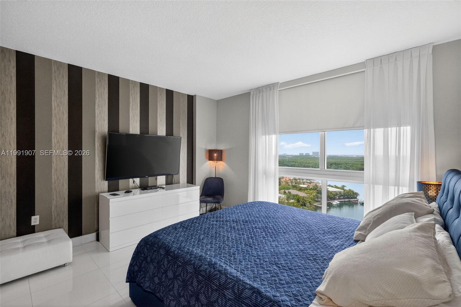 ST TROPEZ ON THE BAY III - Residential