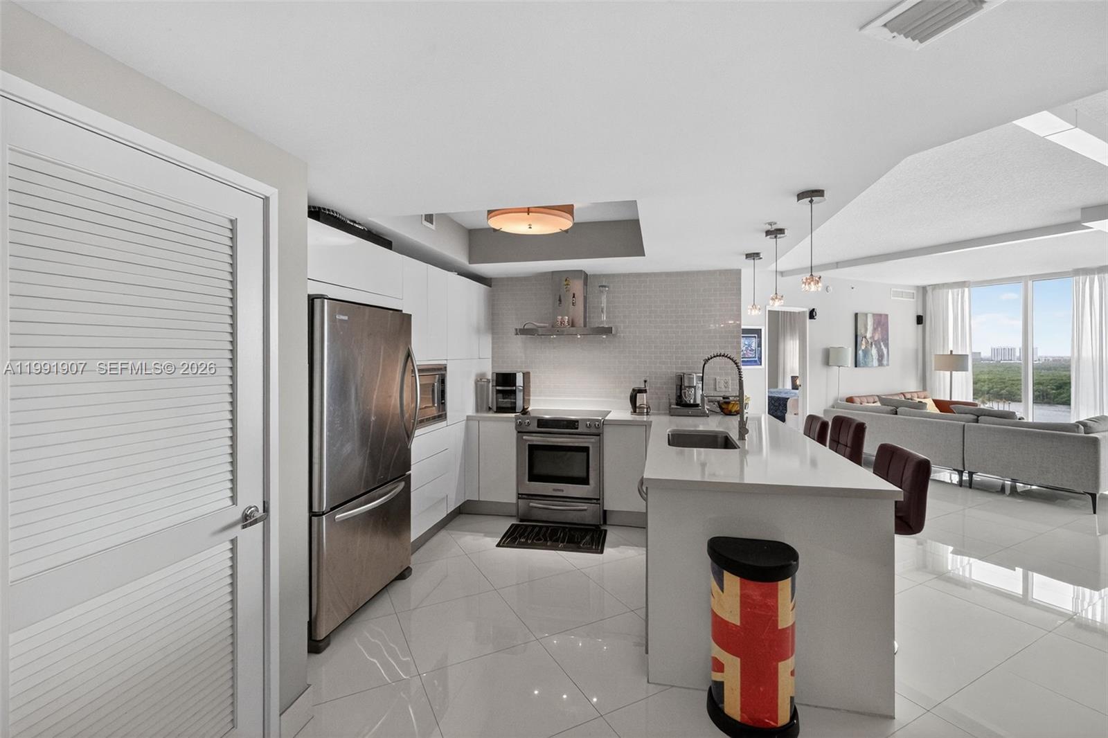 ST TROPEZ ON THE BAY III - Residential