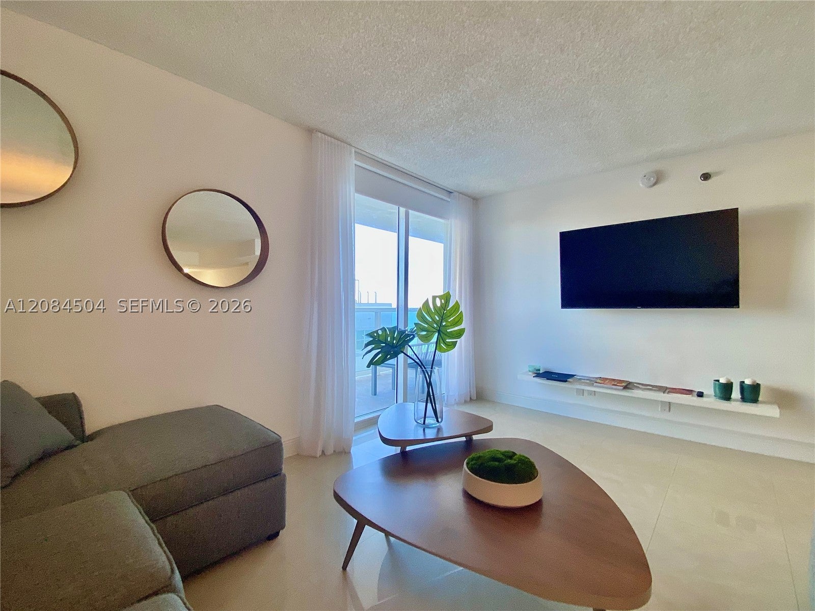 2401 Collins Ave 1112