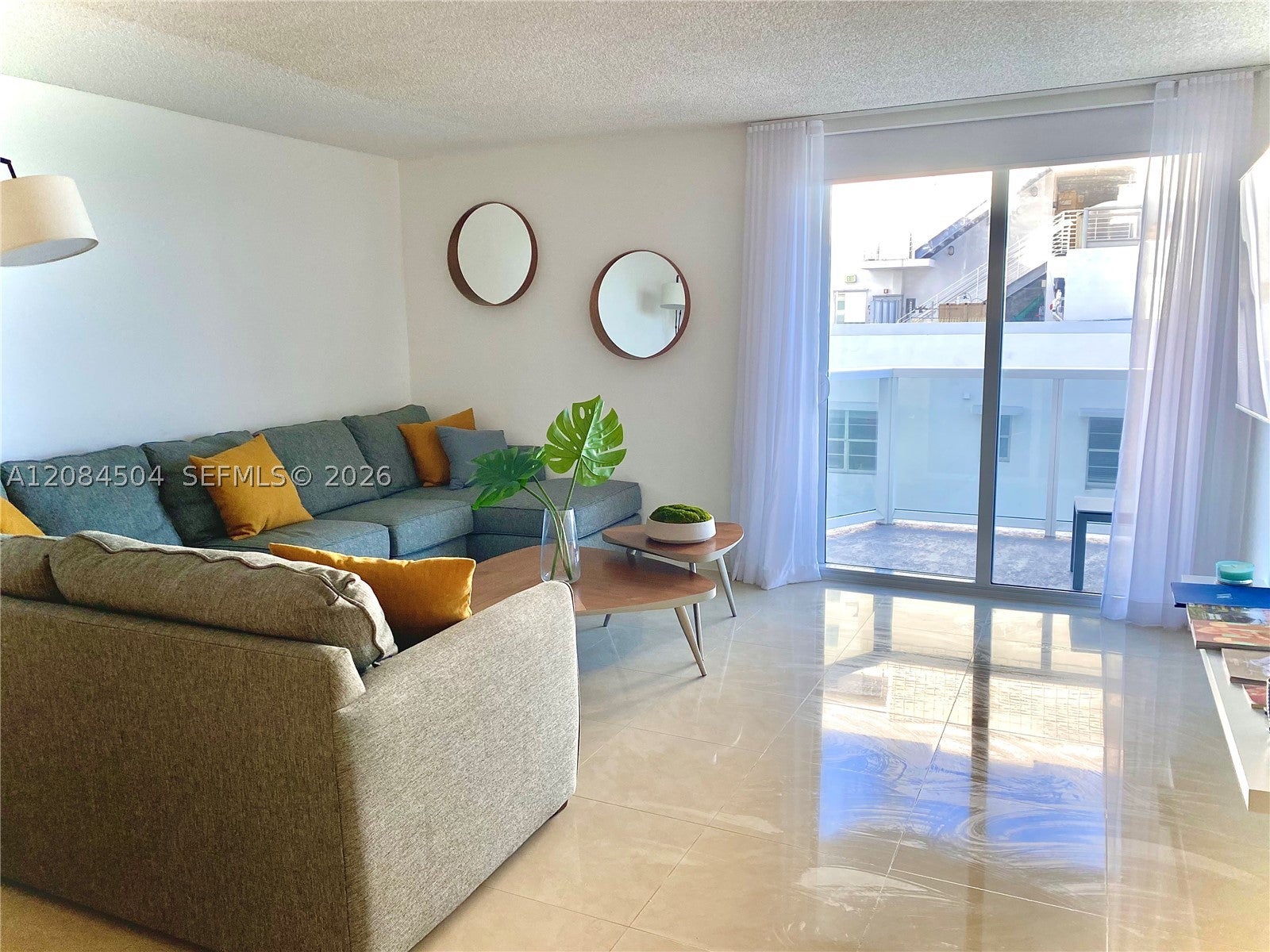 2401 Collins Ave 1112