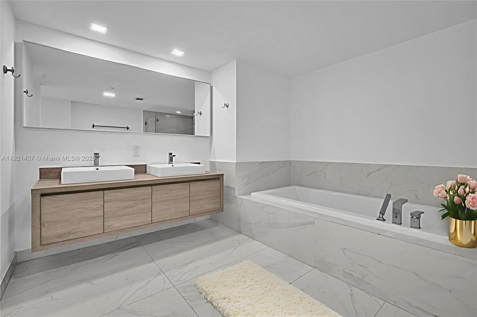 400 SUNNY ISLES CONDO EAST - Residential