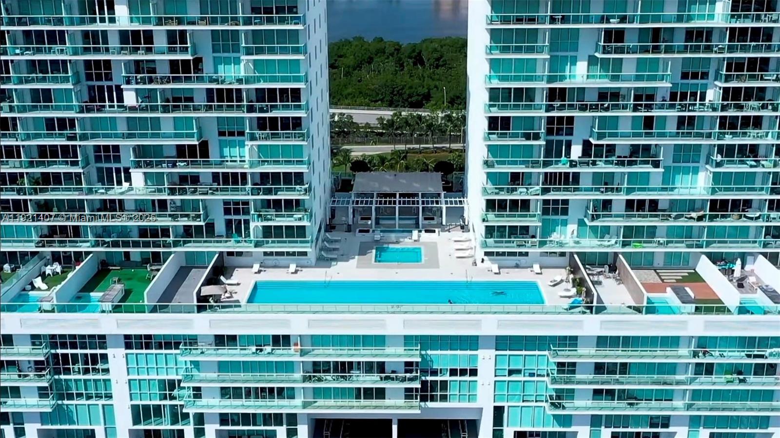400 SUNNY ISLES CONDO EAST - Residential