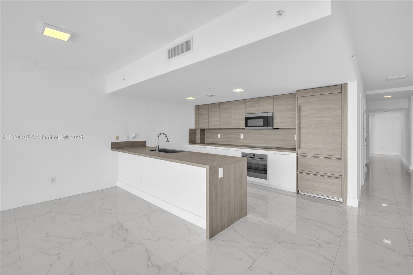 400 SUNNY ISLES CONDO EAST - Residential