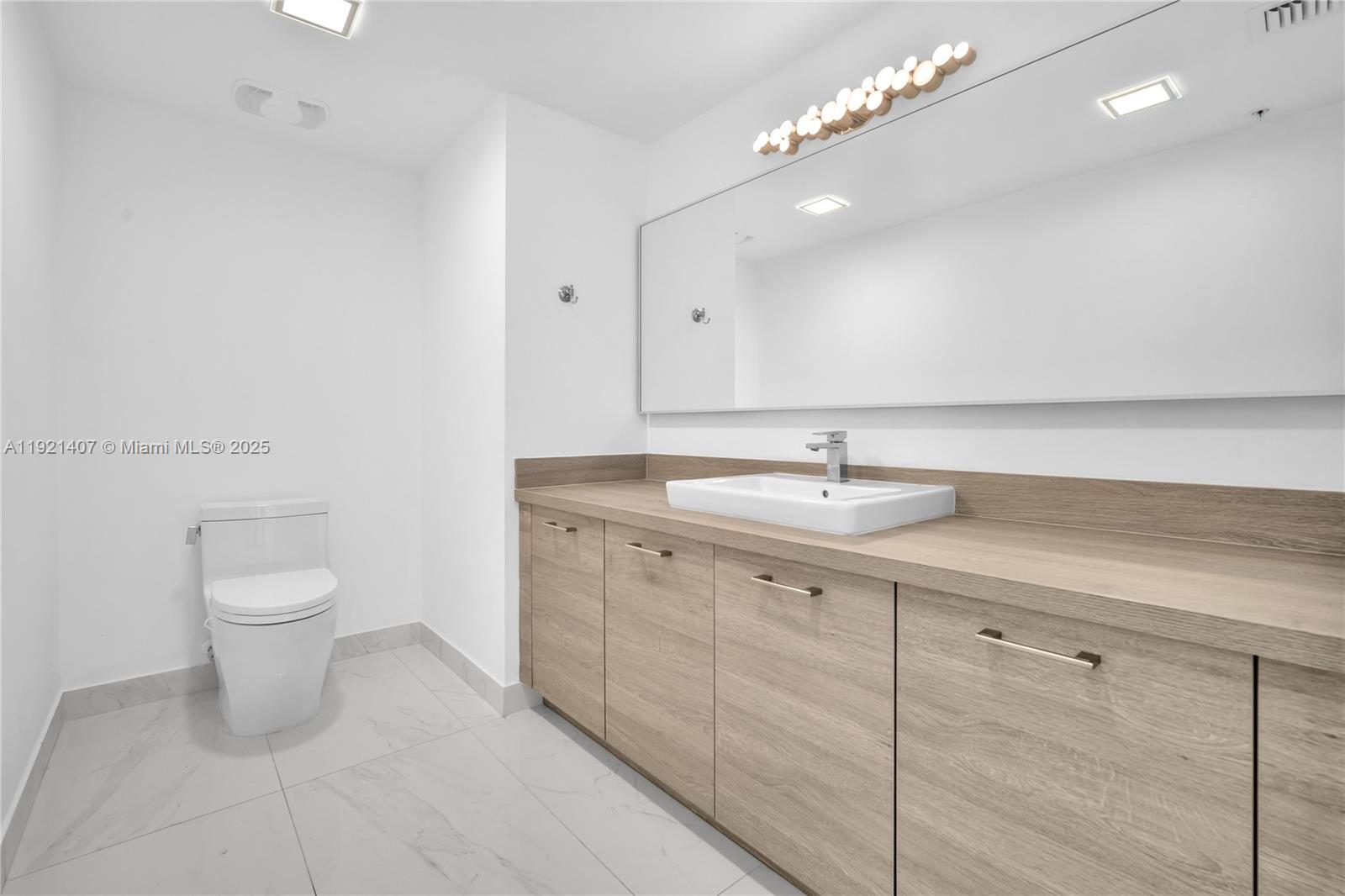 400 SUNNY ISLES CONDO EAST - Residential