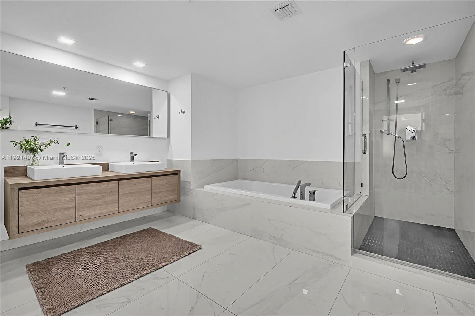 400 SUNNY ISLES CONDO EAST - Residential