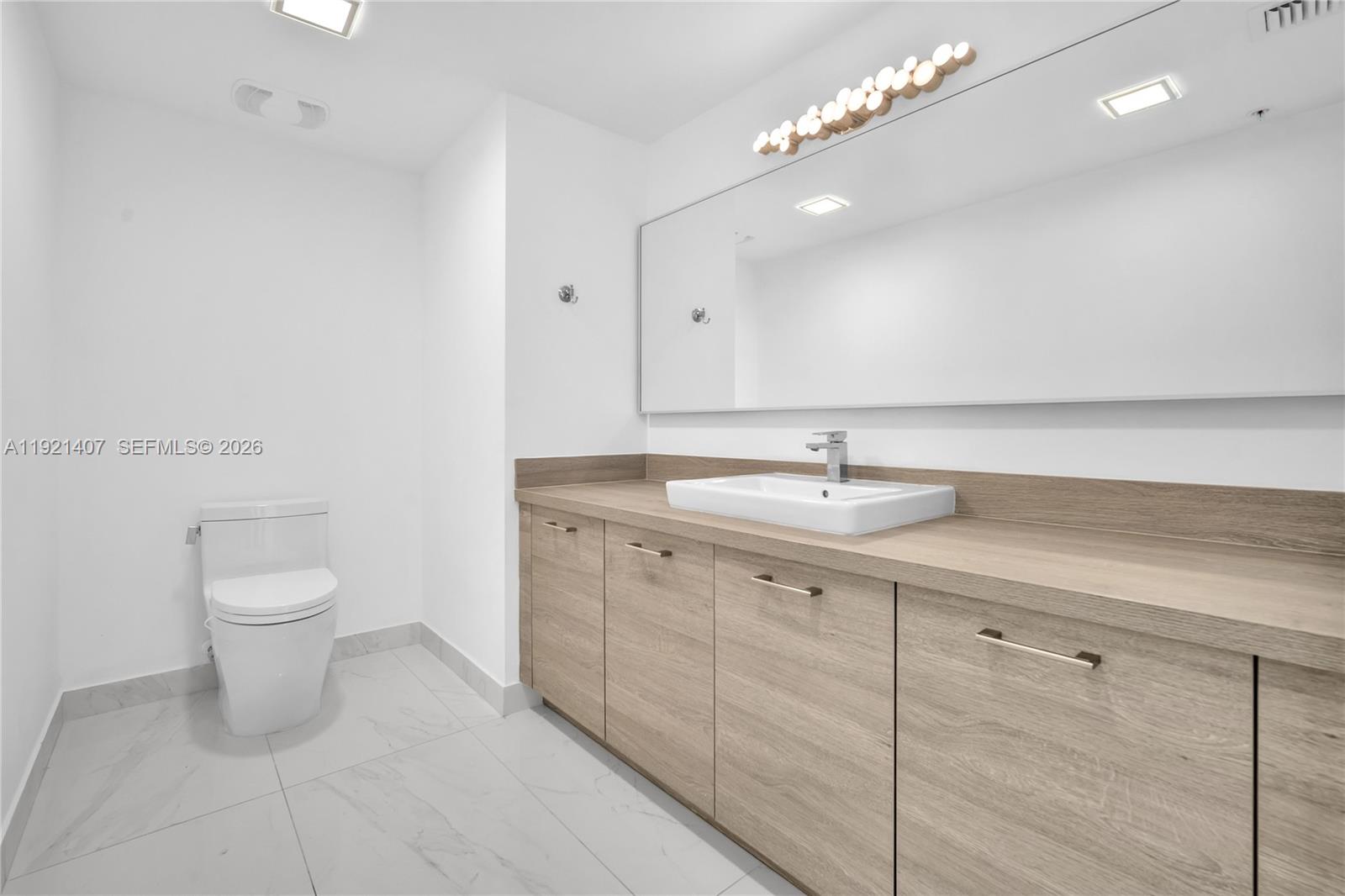 400 SUNNY ISLES CONDO EAST - Residential