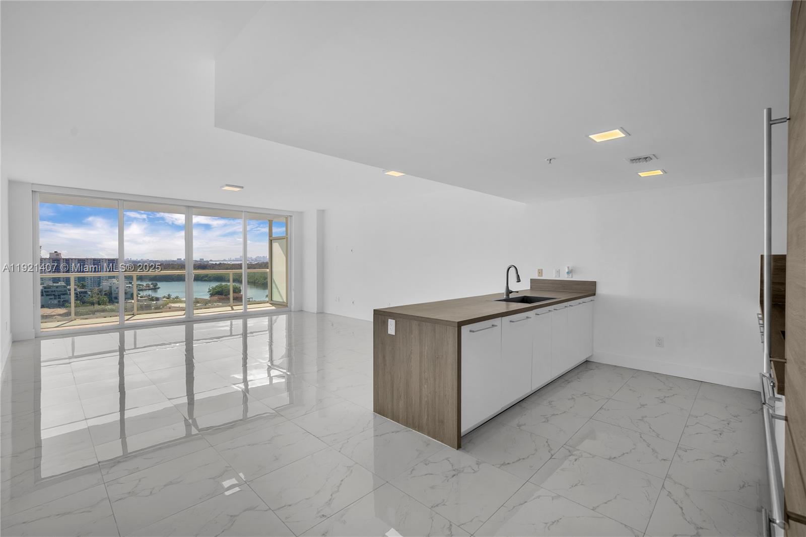400 SUNNY ISLES CONDO EAST - Residential