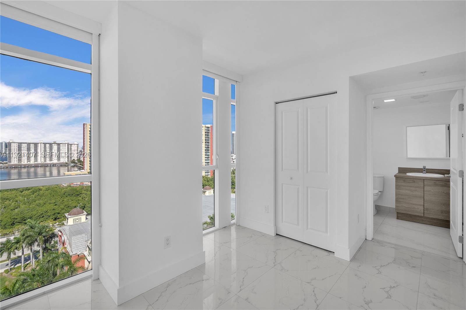 400 SUNNY ISLES CONDO EAST - Residential