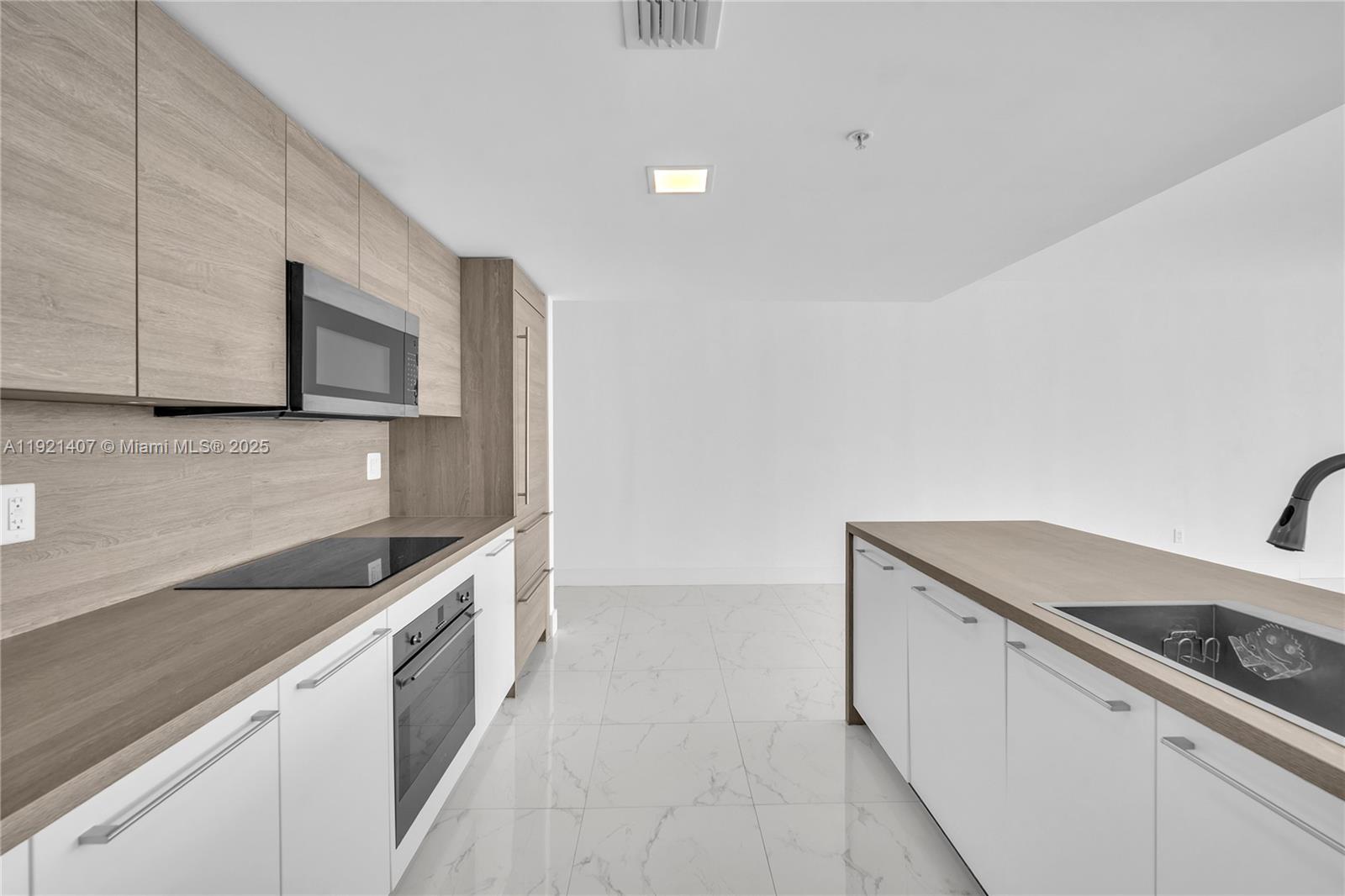 400 SUNNY ISLES CONDO EAST - Residential