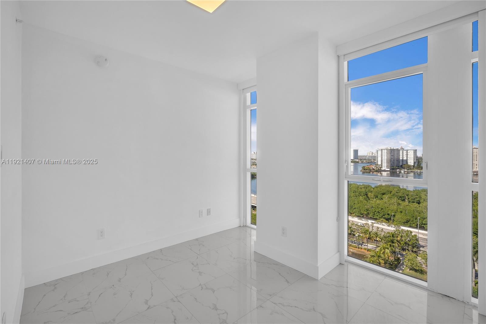 400 SUNNY ISLES CONDO EAST - Residential
