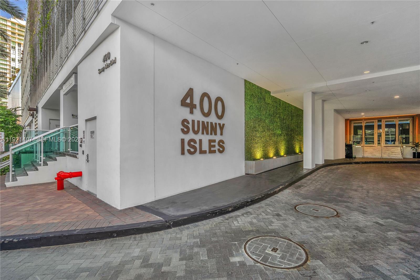 400 SUNNY ISLES CONDO EAST - Residential