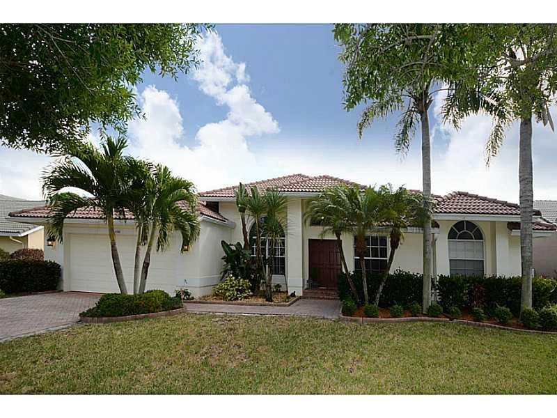 A very spacious split floor plan 4/3 pool home in desired Coral Springs neighborhood. 4th bed used as den closet easily converted. Vaulted and volume ceilings that welcome you in to the renovations that make this move in ready. The kitchen has been upda ted with quartz countertops dark cabinets and newer appliances. Third/cabana bath recently updated. Large master with walk in custom built closets. That's before you step outside to your beautiful covered patio and oversized yard with pool. Don't miss