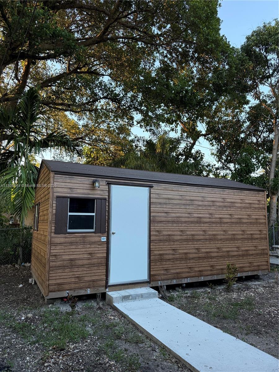 Rental Property at 1511 Nw 45th St 3, Miami, Broward County, Florida - Bathrooms: 1  - $1,000 MO.