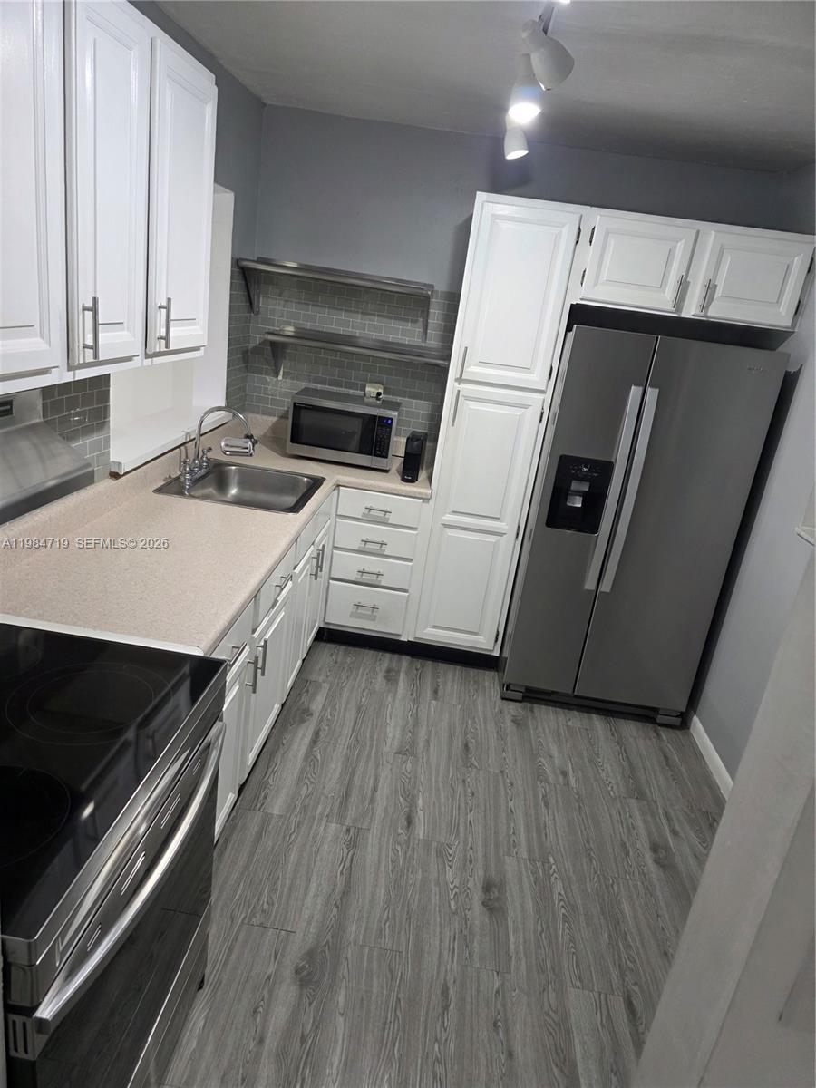 THE HORIZONS CONDO #5 - Residential